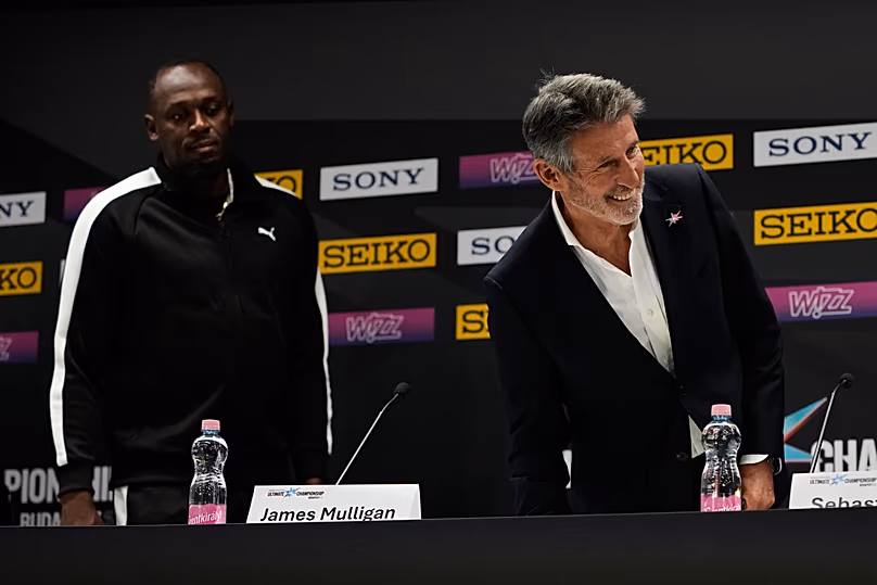 Sebastian Coe (à droite) avec Usain Bolt (à gauche) lors d'un événement en marge de l'Ultimate Championship à Budapest