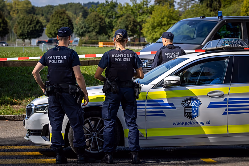 Des policiers patrouillent près du hippodrome de Schachen à Aarau, le 30 août 2026