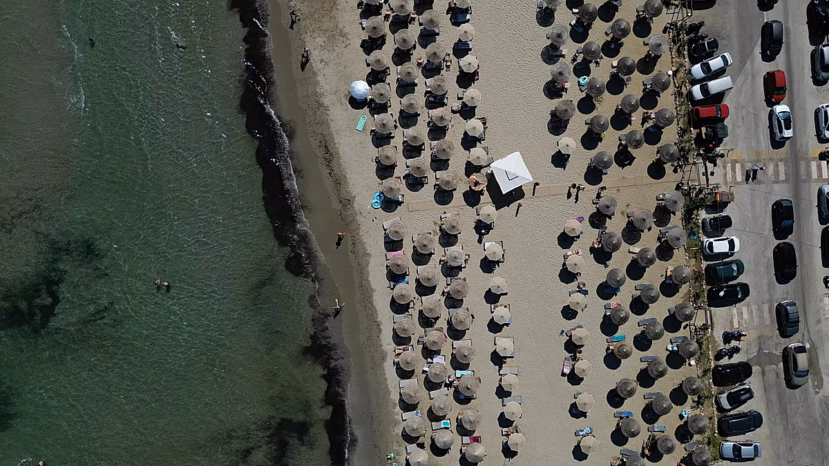 Une dispute sur les transats en Grèce laisse un homme de 82 ans mort après une bagarre sur la plage