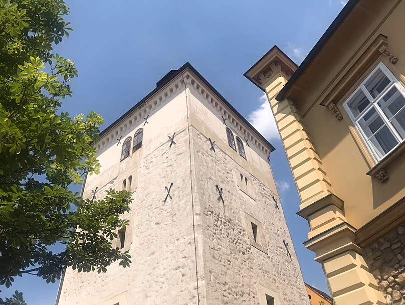 Le canon Grič de la tour Lotrščak est tiré quotidiennement à midi