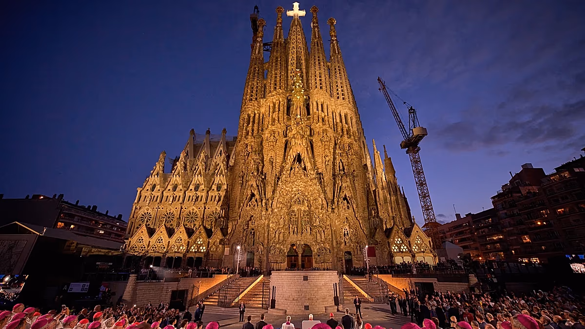 Le secret des dernières tours de la Sagrada Familia : pierre, acier et colle du XXIe siècle