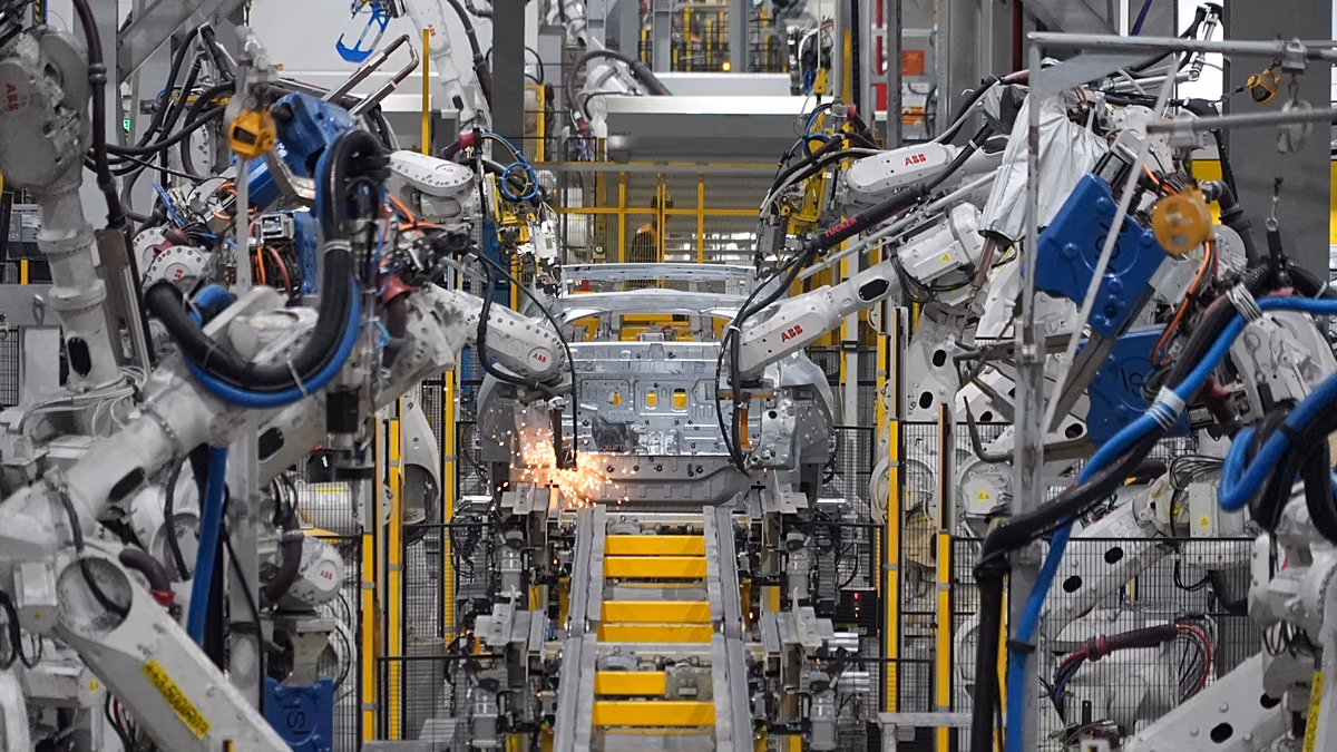 Cinq millions de robots travaillent désormais dans les usines alors que le battage médiatique humanoïde est confronté à la réalité