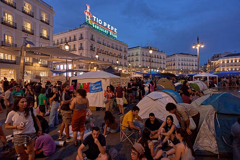 Campement de manifestants lors d'une manifestation suite à l'expulsion d'une femme de 87 ans à Madrid, le 27 septembre 2026.