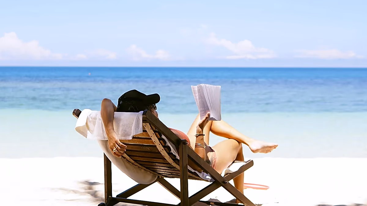 Itinéraires plus simples, séjours plus longs : comment les voyageurs acceptent de faire moins pendant leurs vacances