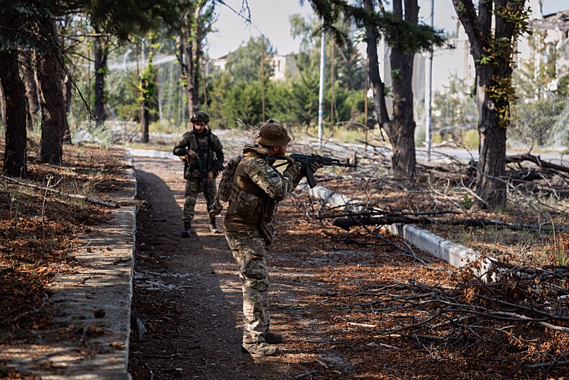 Militaires ukrainiens en première ligne à Druzhkivka ; photo fournie par le service de presse de la 93e brigade mécanisée séparée d'Ukraine
