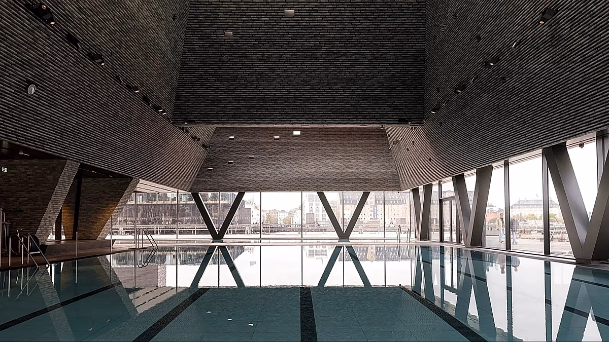 À l'intérieur de la nouvelle « maison de la culture de l'eau » chic de Copenhague avec 10 piscines, trois saunas et un onsen