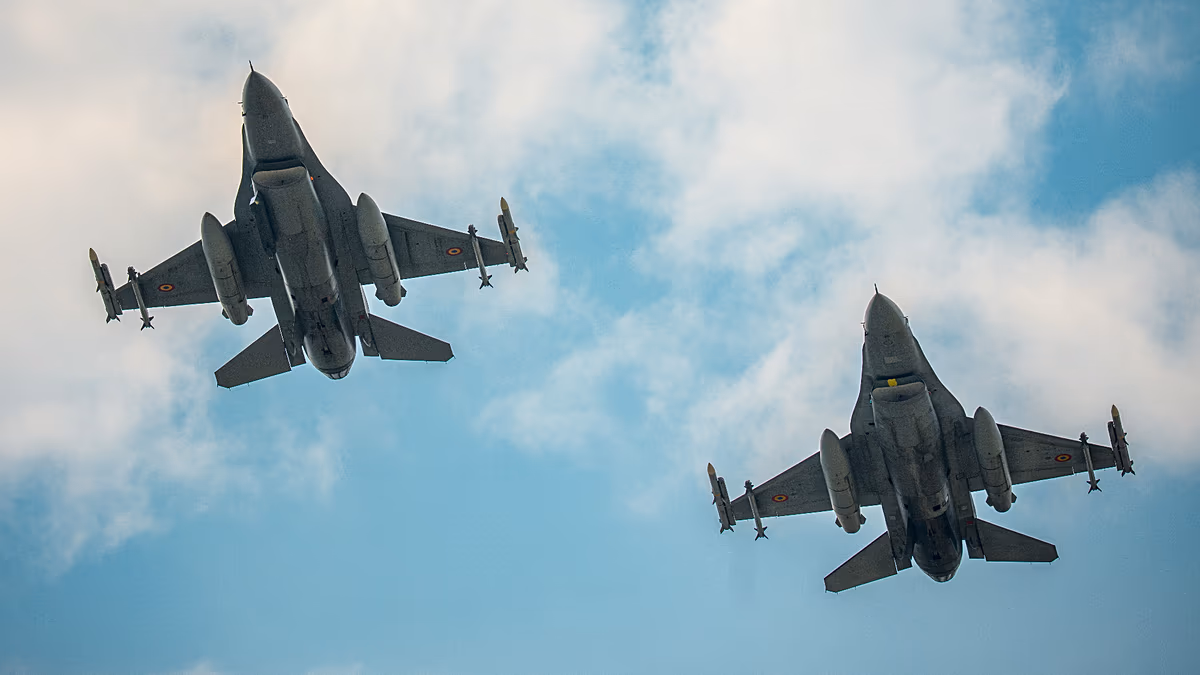 Des F-16 roumains abattent deux drones au-dessus de la mer Noire, selon les autorités