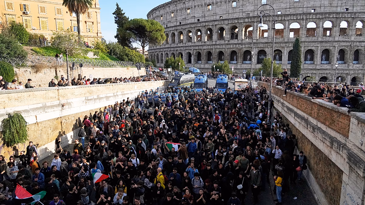 Des milliers de personnes défilent à travers l'Italie alors que les manifestations entraînent des affrontements isolés avec la police