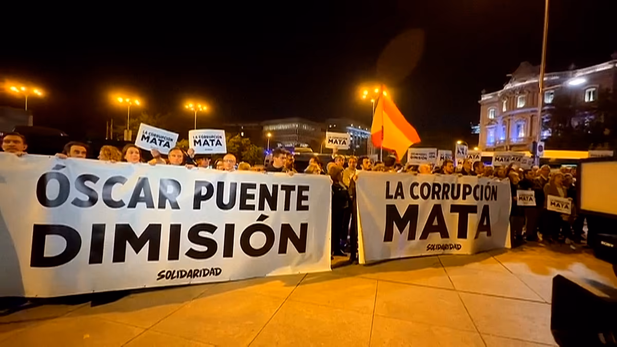 Espagne : Madrid pleure les victimes de l'accident de train alors que les sauveteurs travaillent toute la nuit