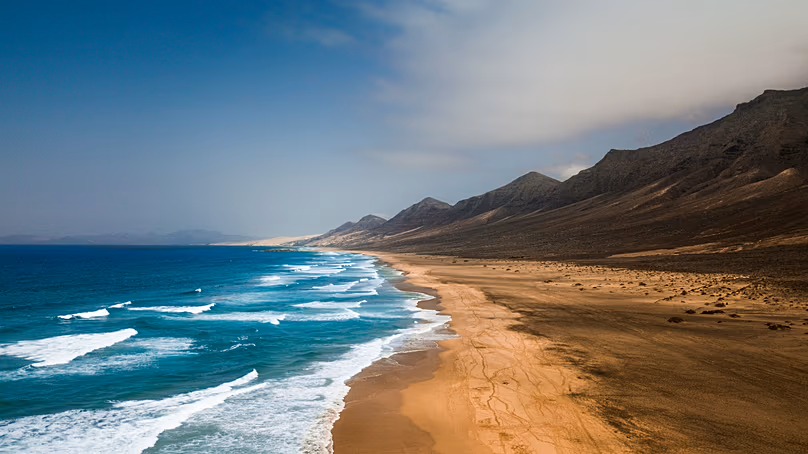 Avec des températures souvent au milieu des années 20, Fuerteventura est une destination idéale pour profiter du soleil de fin d'automne.