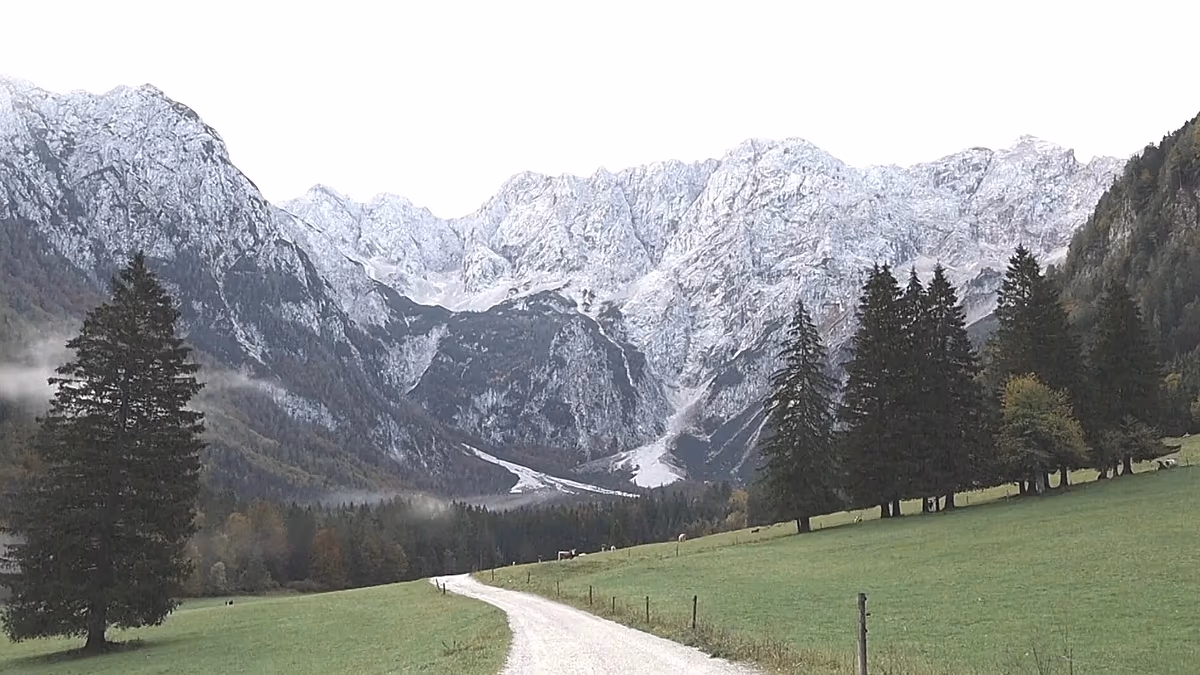 « Il fond de tous les côtés » : la Slovénie prend des mesures drastiques pour empêcher la disparition de son dernier glacier