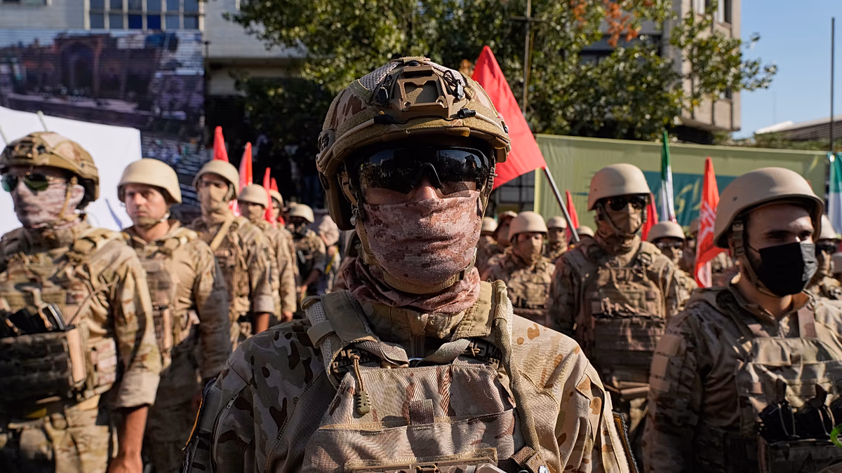 L’Iran menace de frappes préventives alors que les États-Unis se demandent qui dirige Téhéran