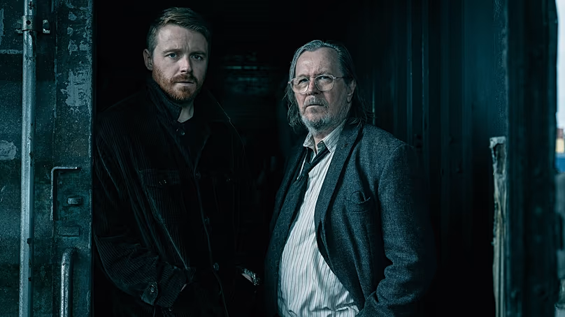 Jack Lowden et Gary Oldman dans Slow Horses - Saison 6