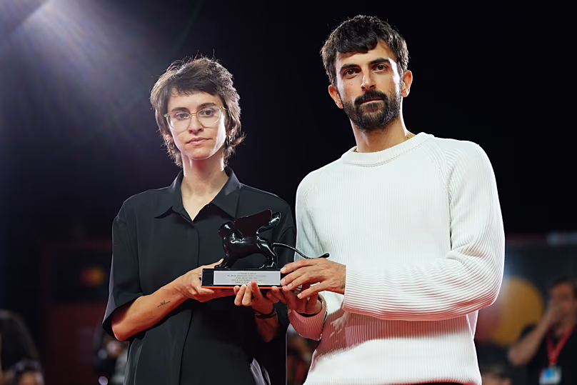 Les réalisateurs Rachel Szor et Yuval Abraham, lauréats du prix spécial du jury pour le film 'Naza' - 12 septembre 2026
