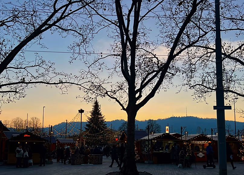 Le marché de Noël de Zurich offre une ambiance festive alliée au raffinement suisse traditionnel