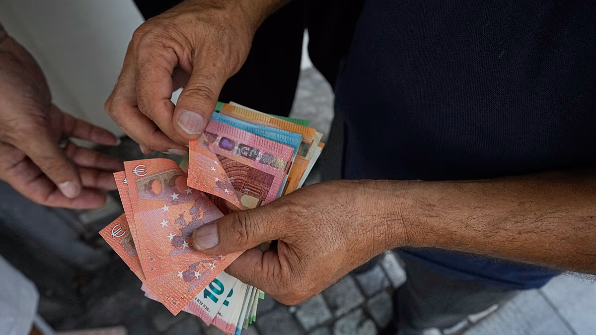 L'euro tombe à de nouveaux plus bas face au dollar américain et à la livre sterling malgré les hausses de taux de la BCE