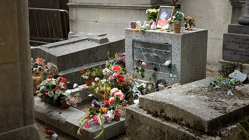 Tombe de Jim Morrison au cimetière du Père Lachaise à Paris