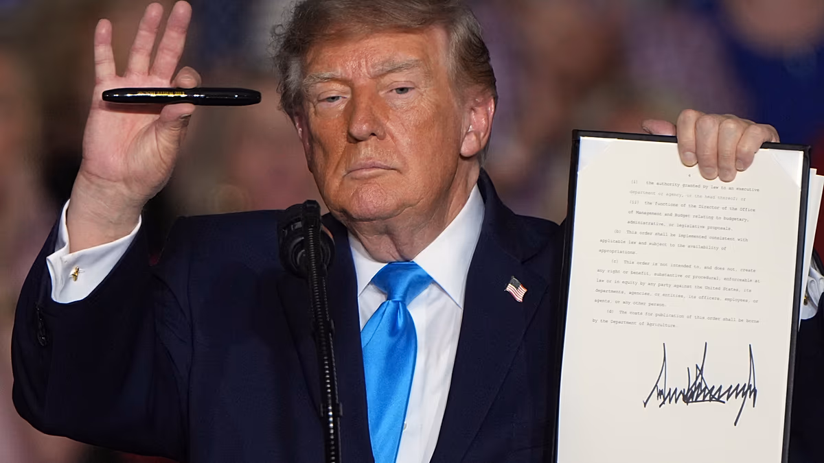 Trump reporte la taxe sur le diesel pour les camionneurs alors que les coûts du carburant augmentent quelques semaines avant les élections de mi-mandat aux États-Unis